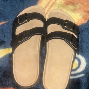 Rouge Helium Tan and Black Sandals with Buckle Detail